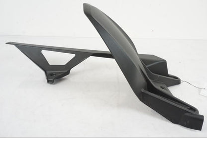 Höger sida på Svingskärm från en KTM 1290 Super Duke R EVO -2023 motorcykel.