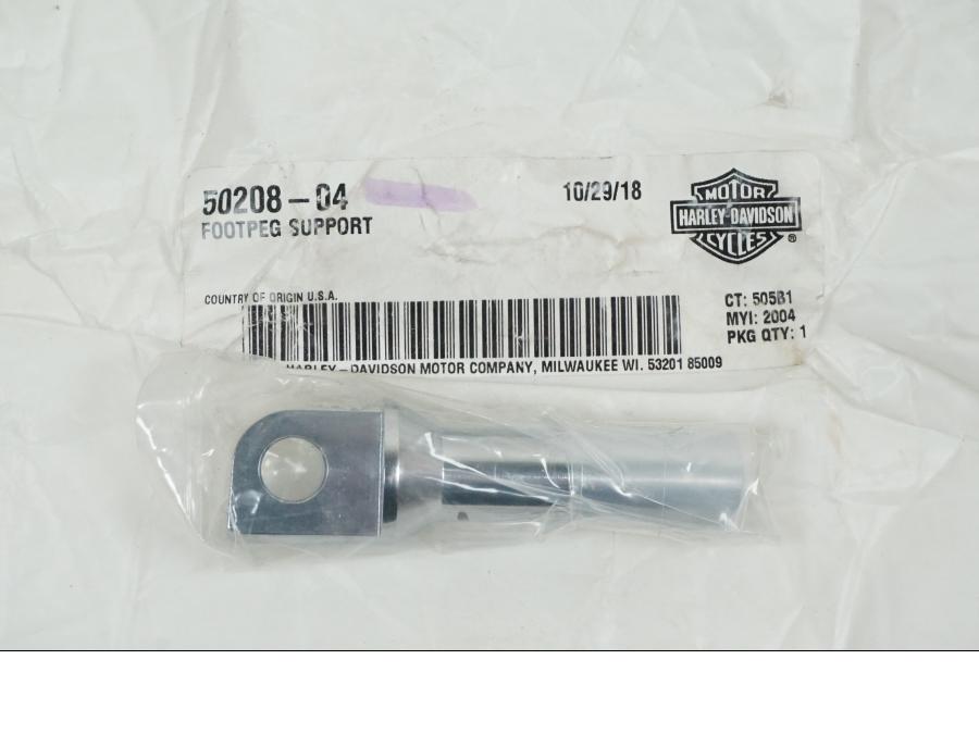 Framsidan på Fotpinnefäste från en H-D Street Glide FLHX -2023 motorcykel.