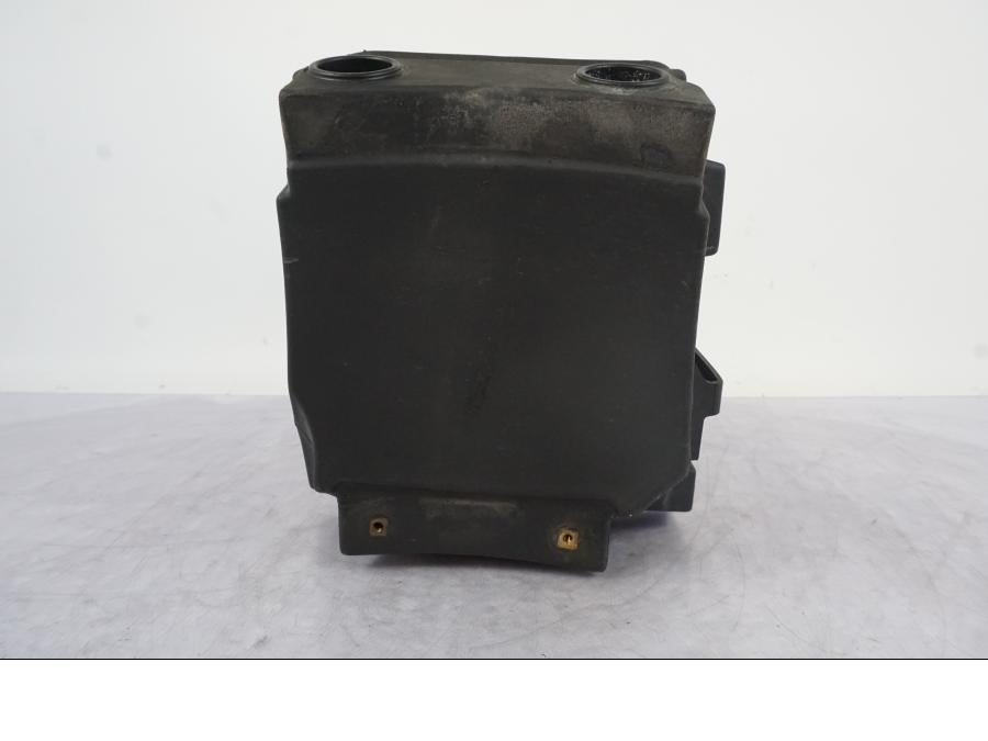 Snett nerifrån på Luftburk från en KTM 640 SM -2005 motorcykel.