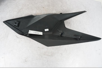 Vänster sida på Tankkåpa från en KTM 1290 Super Duke GT -2020 motorcykel.