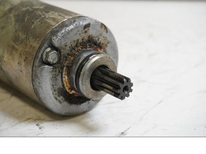 Baksidan på Startmotor från en BMW K 1200 RS -1998 motorcykel.