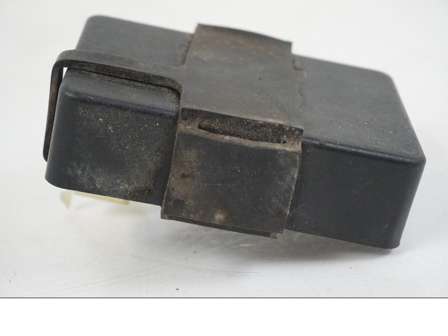 Vänster sida på CDI / ECU från en Honda CBR 125 R -2006 motorcykel.