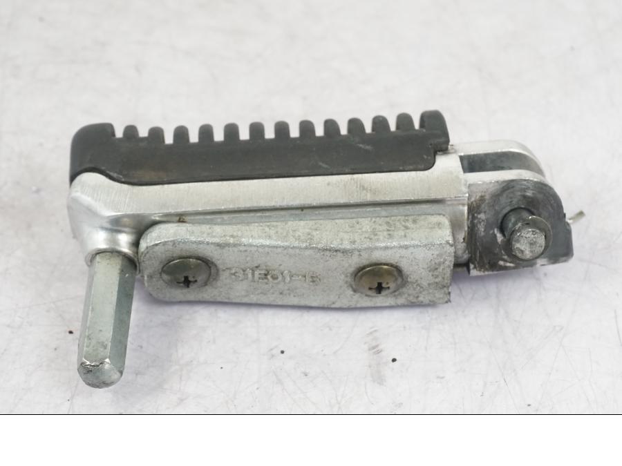 Höger sida på Fotpinne från en Suzuki GSX 1300 RX -1999 motorcykel.