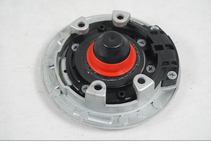 Extrabild2 på <p>Låssats från BMW F 800 R 2011.</p>

<p>Tändningslås, antenn, tanklock med repor, sadellås och 1st nyckel. Ytliga repor finns på tanklocket.</p> motorcykel.