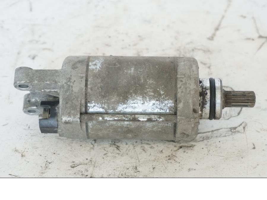 Baksidan på Startmotor från en Honda SH 300 A -2011 scooter.