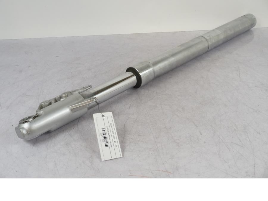 Framsidan på Gaffelben från en Suzuki VZ 800 -2000 motorcykel.