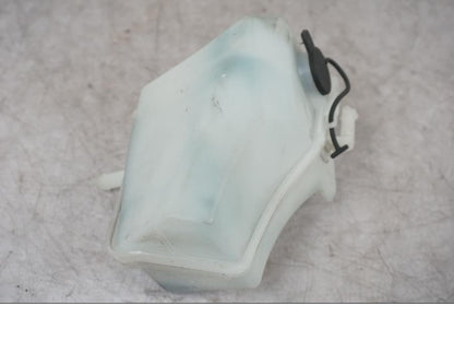 Baksidan på Vattenexpansionskärl från en BMW F 800 R -2018 motorcykel.