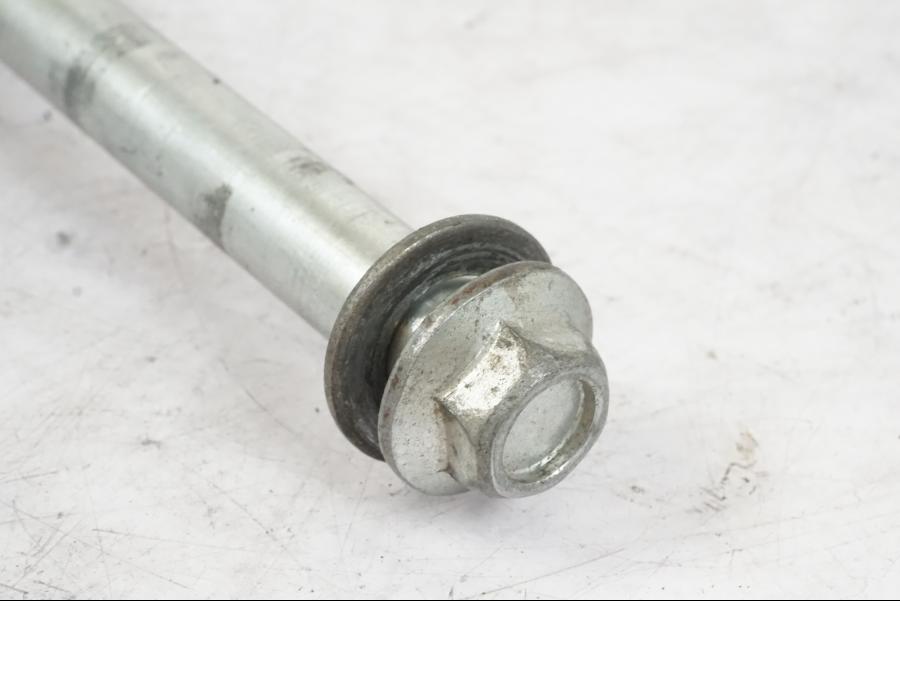 Höger sida på Axel från en Kawasaki KL 650A -1987 motorcykel.