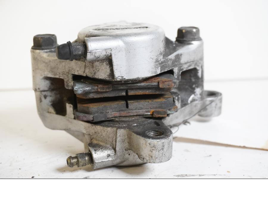 Höger sida på Bromsok från en Yamaha YZF 1000 R -2001 motorcykel.