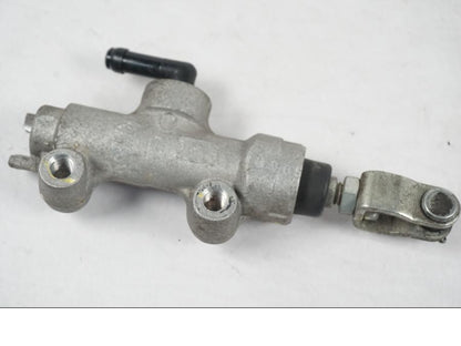 Framsidan på Bromshuvudcylinder från en Kawasaki ER-6N ABS -2010 motorcykel.