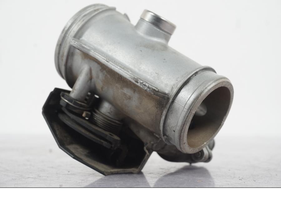 Höger sida på Spjällhus från en BMW R 1200 GS -2005 motorcykel.