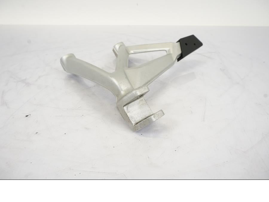 Höger sida på Fotpinnefäste från en BMW R 1250 GS -2019 motorcykel.