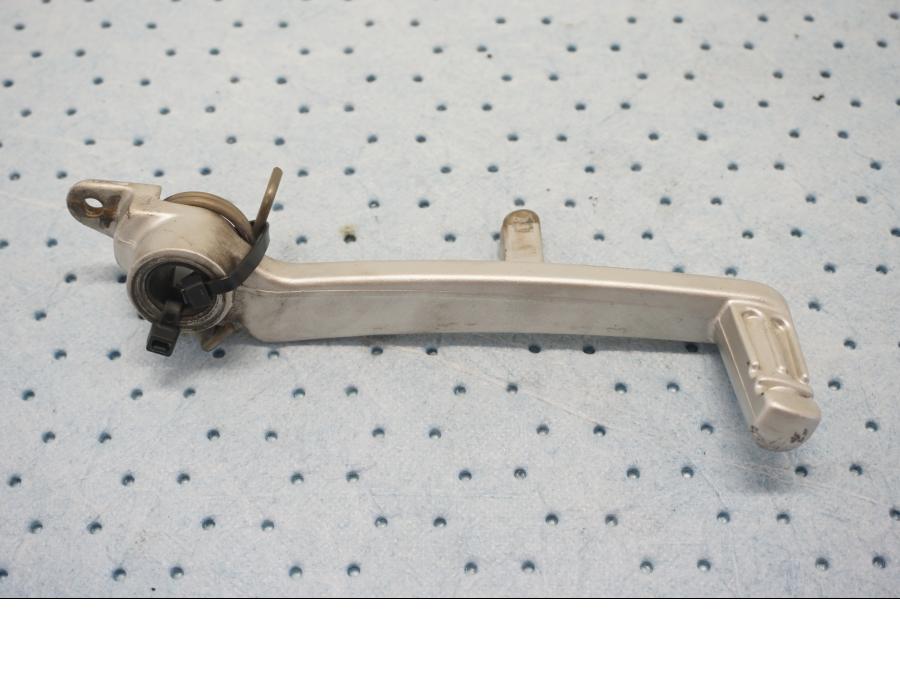 Framsidan på Bromspedal från en BMW F 800 ST -2007 motorcykel.