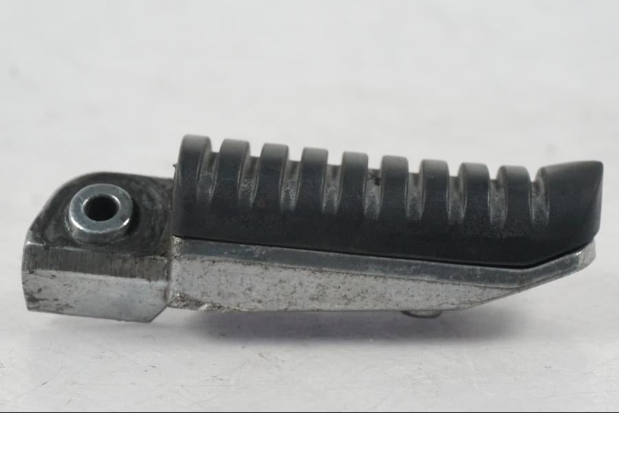 Snett uppifrån på Fotpinne från en Kawasaki ER-6N ABS -2010 motorcykel.