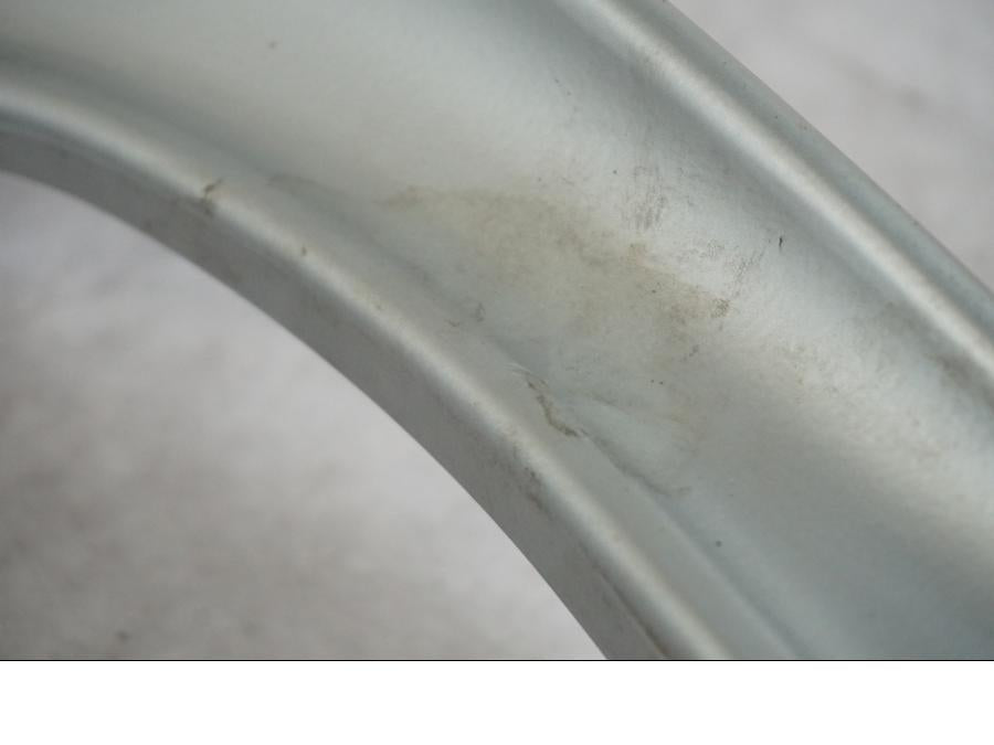 Vänster sida på Sving från en BMW R 1200 R -2007 motorcykel.