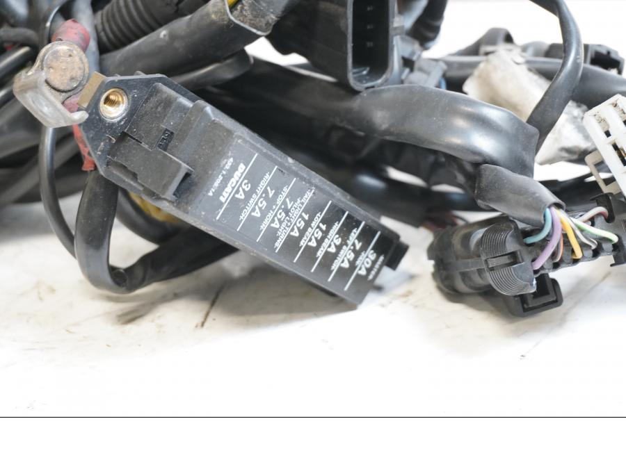 Snett uppifrån på Kabelstam från en Ducati 748 -1999 motorcykel.