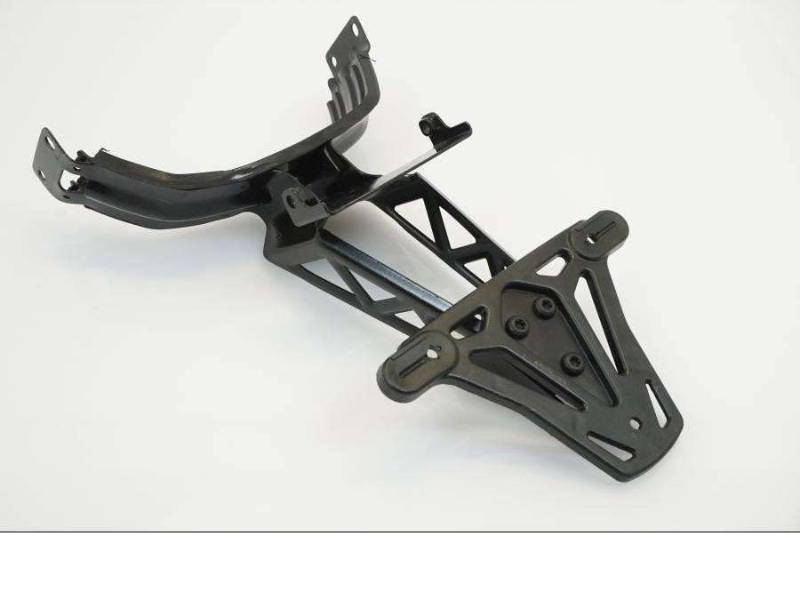 Vänster sida på Skylthållare från en Triumph Daytona 675 -2006 motorcykel.