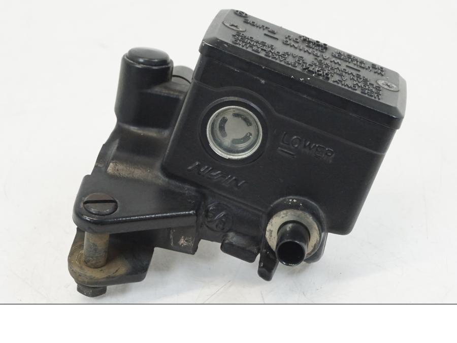 Framsidan på Bromshuvudcylinder från en Kawasaki ZX-12R -2000 motorcykel.