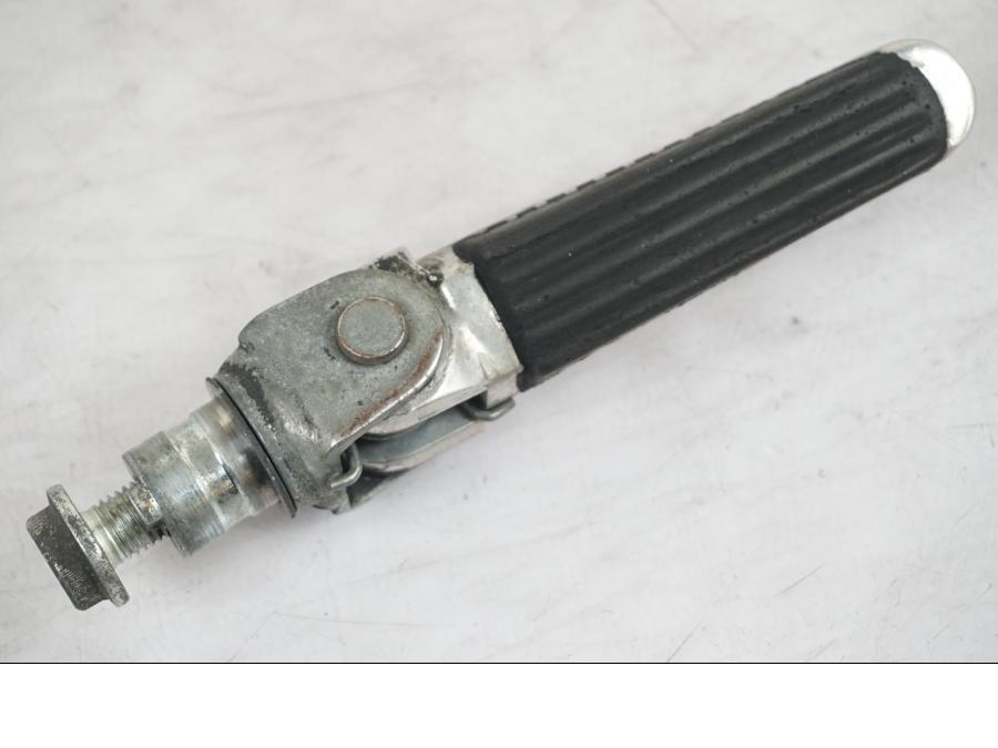 Baksidan på Fotpinne från en Suzuki SV 650 -1999 motorcykel.