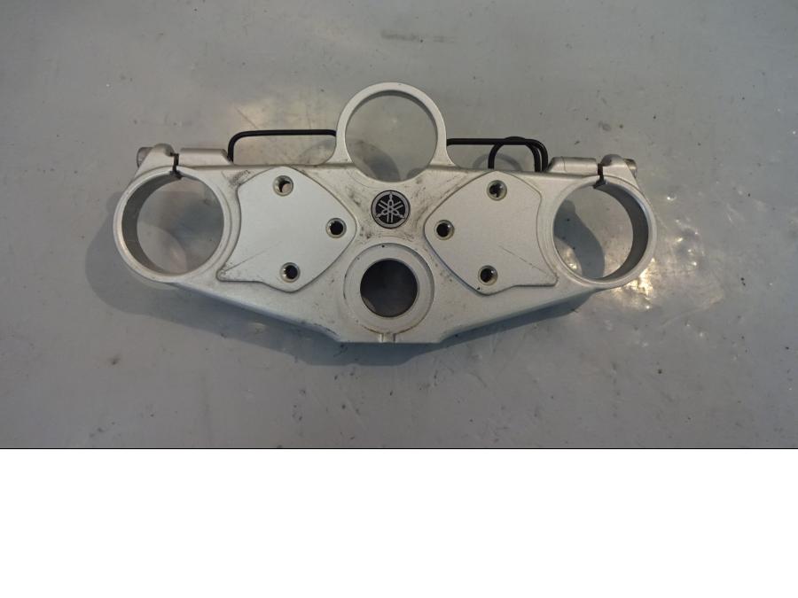 Framsidan på Gaffelkrona från en Yamaha FJR 1300 -2003 motorcykel.