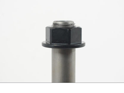 Snett uppifrån på Axel från en KTM 1290 Super Duke R -2022 motorcykel.