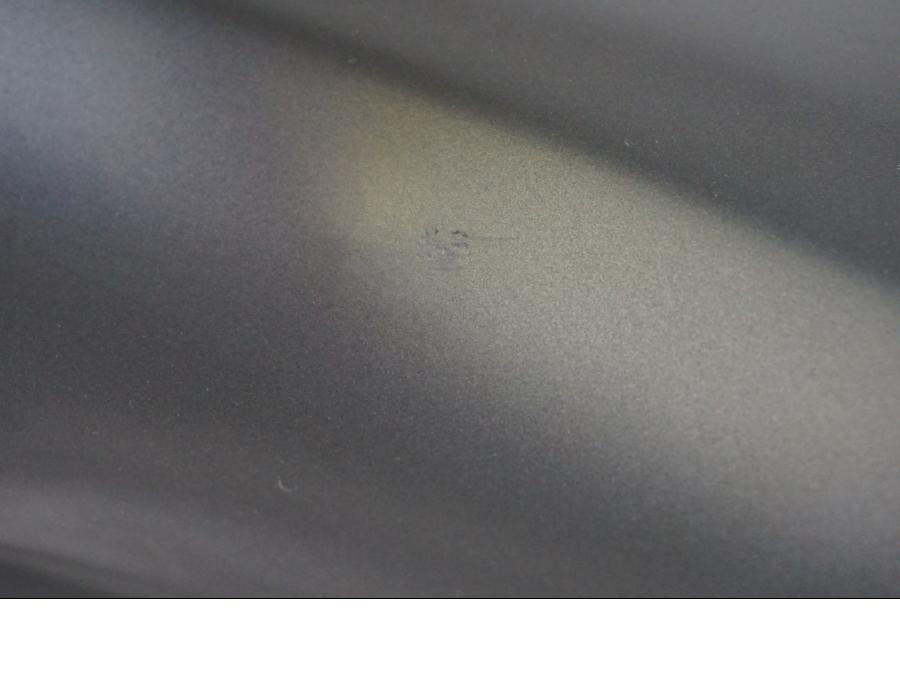 Höger sida på Bensintank från en BMW R 1200 R -2007 motorcykel.