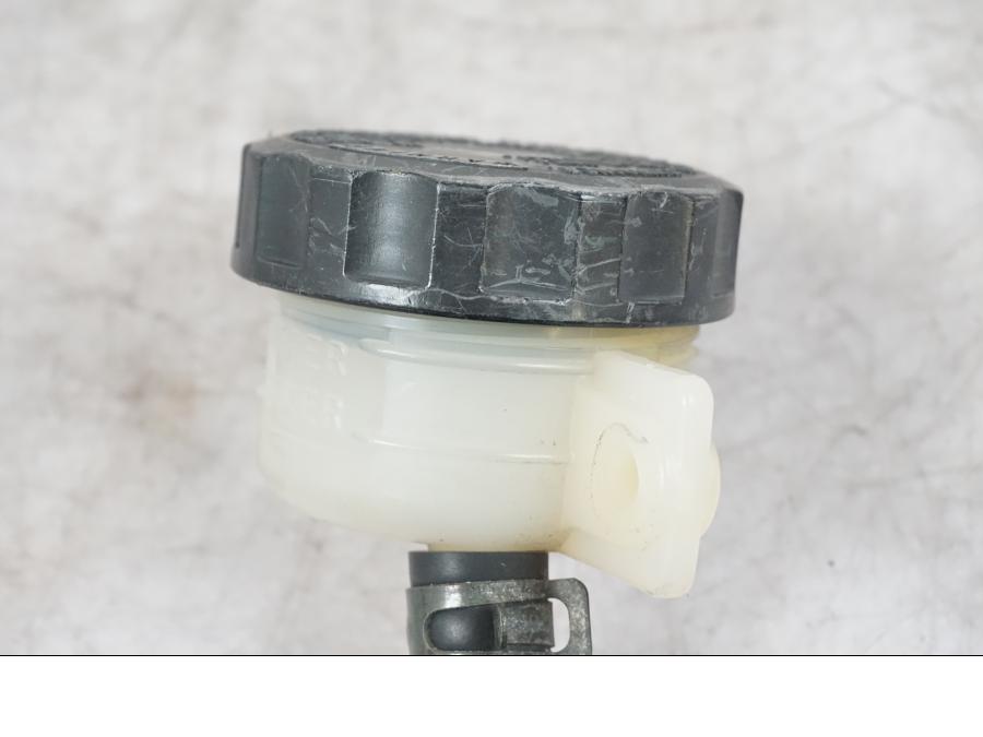 Extrabild1 på Bromsvätskebehållare från en Kawasaki ZX-6R -2006 motorcykel.