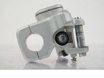 Snett uppifrån på Bromshuvudcylinder från en Suzuki VZR 1800 -2009 motorcykel.