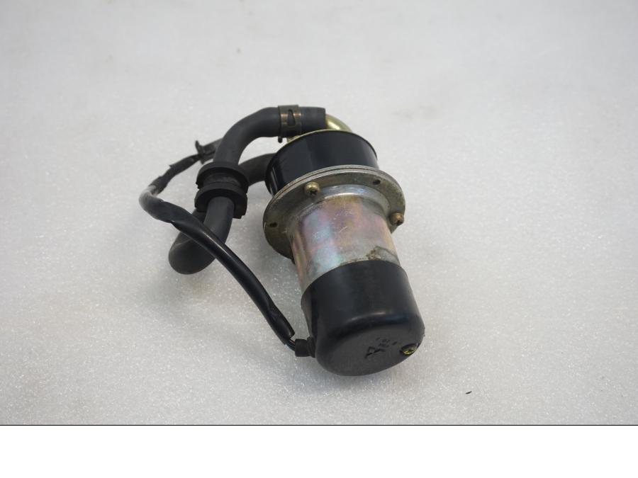 Snett uppifrån på Bensinpump förgasare från en Yamaha YZF R6 -1999 motorcykel.