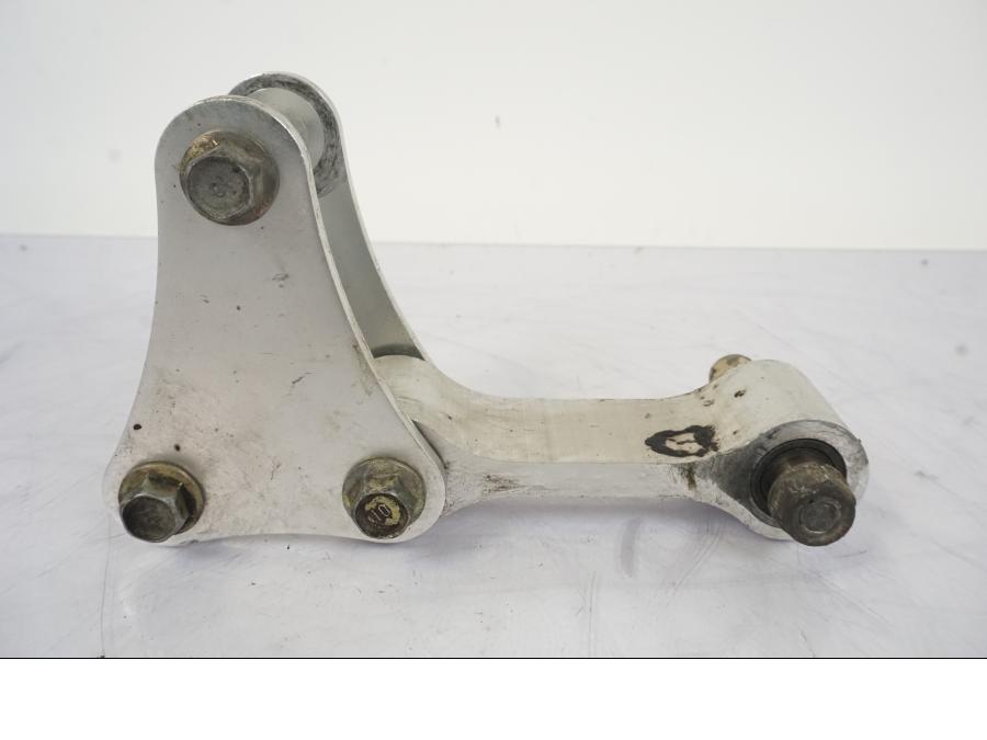 Höger sida på Stötdämparlänkage från en Honda VFR 750 -1994 motorcykel.