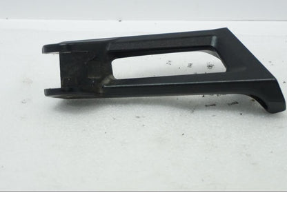 Framsidan på Fotpinnefäste från en KTM 1290 Super Adventure R -2021 motorcykel.