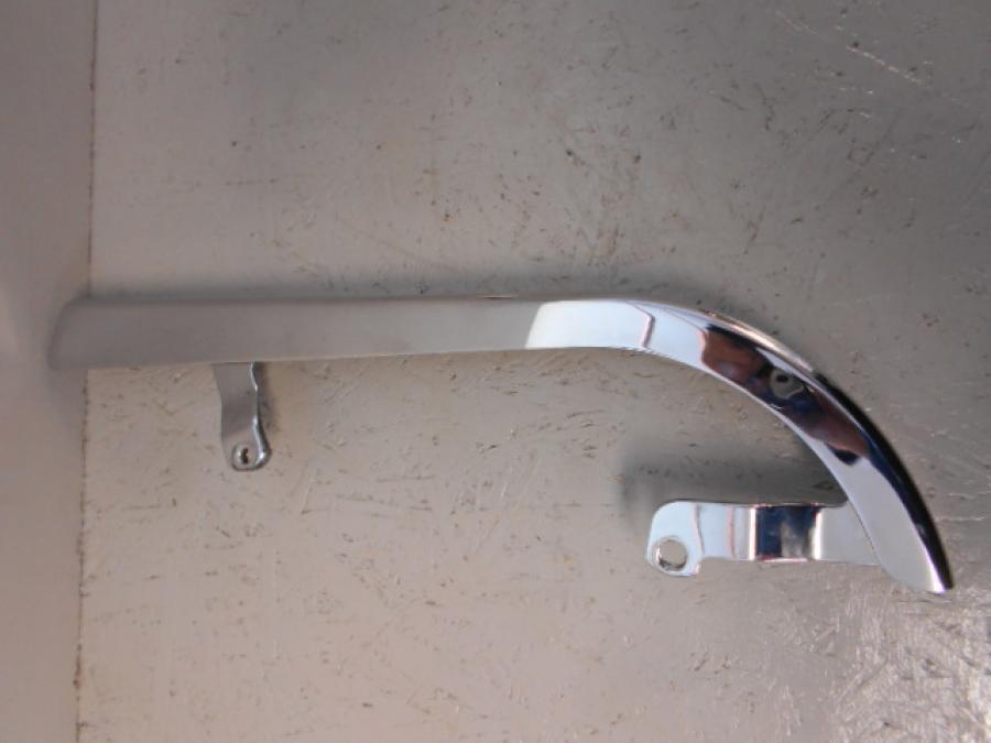 Framsidan på Remskydd från en H-D Dyna Wide Glide FXDWG -2005 motorcykel.