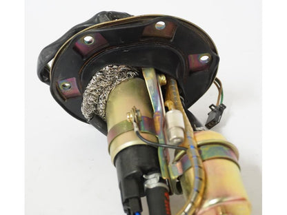 Vänster sida på Bensinpump insprut från en Honda CBR 900 RR -2002 motorcykel.