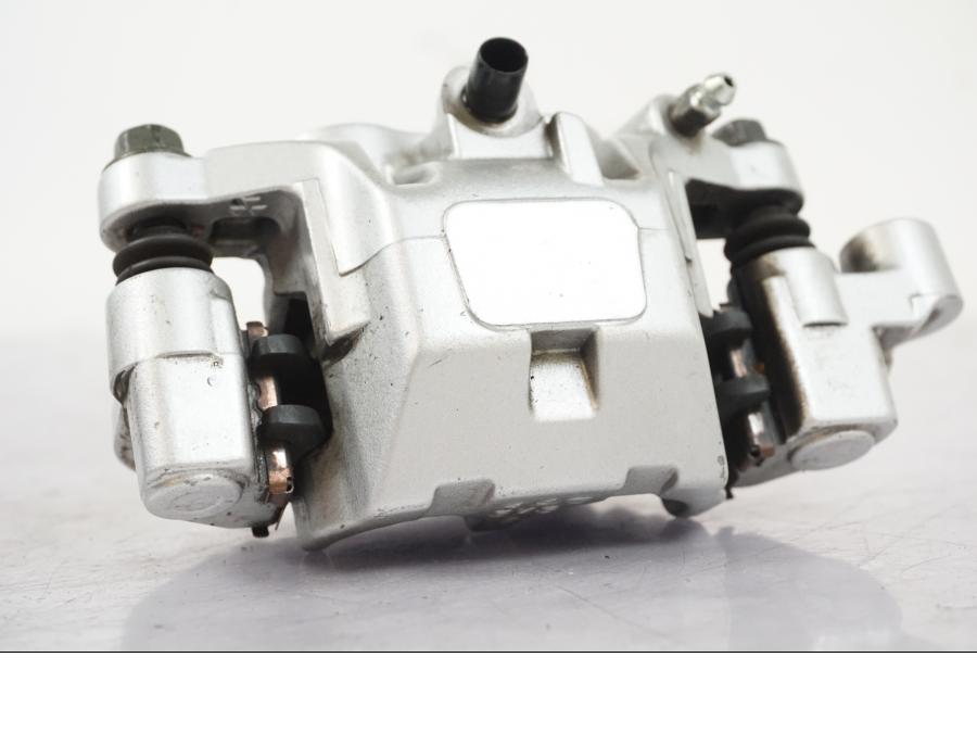 Vänster sida på Bromsok från en Yamaha XVS 1100 -2004 motorcykel.