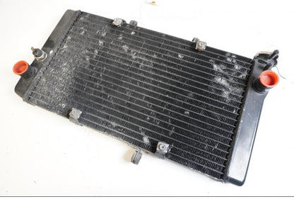 Framsidan på Vattenkyl från en Honda CBR 1100 XX -1997 motorcykel.