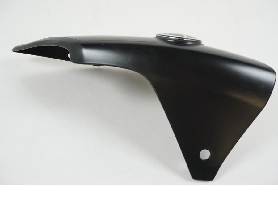 Baksidan på Luftintag från en Yamaha MT-09 -2021 motorcykel.