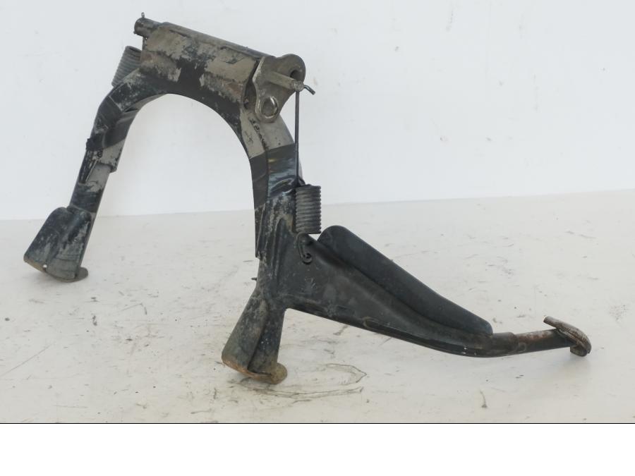 Framsidan på Centralstöd från en Honda SH 300 A -2011 scooter.