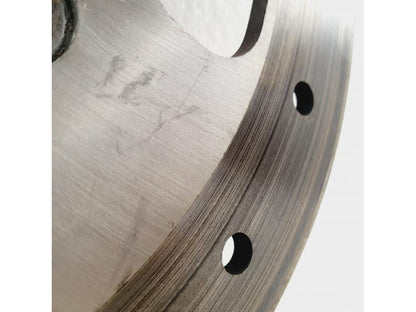 Snett uppifrån på Bromsskiva från en H-D V-Rod 1130 -2005 motorcykel.