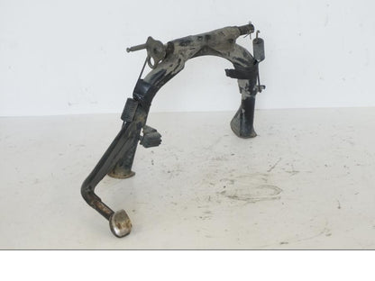 Baksidan på Centralstöd från en Honda SH 300 A -2011 scooter.