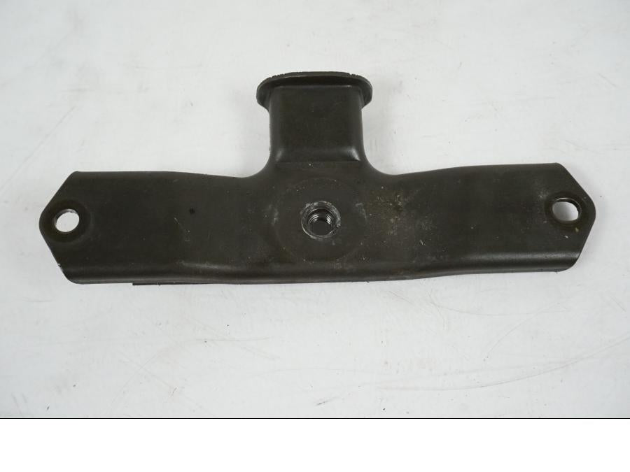 Framsidan på Sadelfäste från en Kawasaki Z 750 -2006 motorcykel.