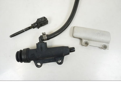 Baksidan på Bromshuvudcylinder från en BMW F 650 CS -2002 motorcykel.