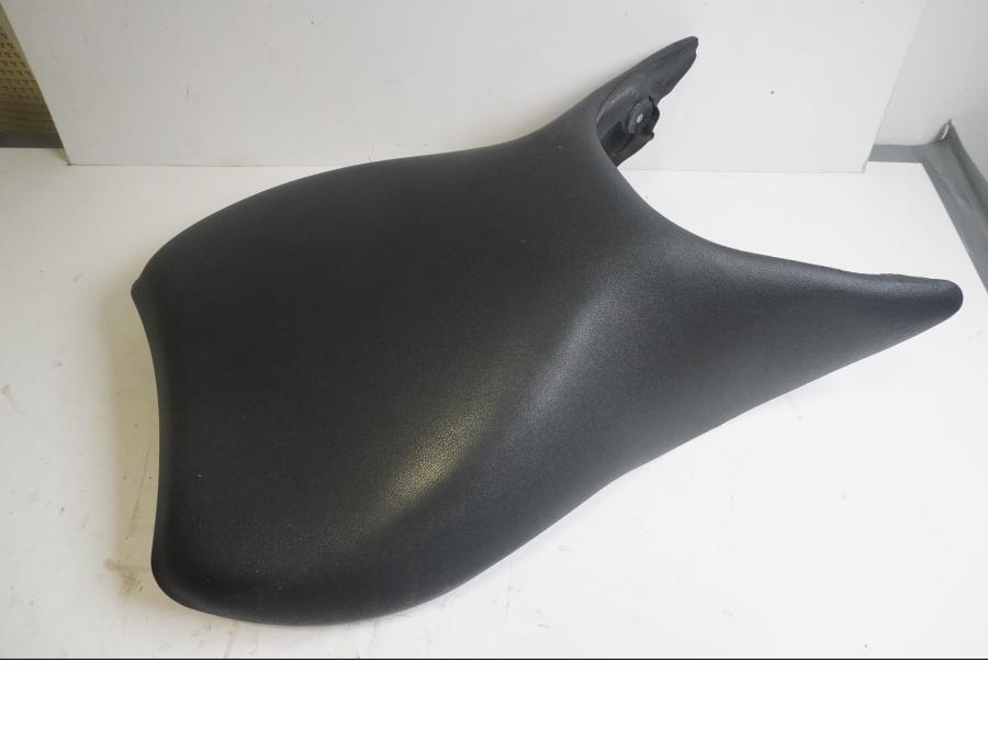 Baksidan på Sadel från en Suzuki TL 1000 S -1997 motorcykel.