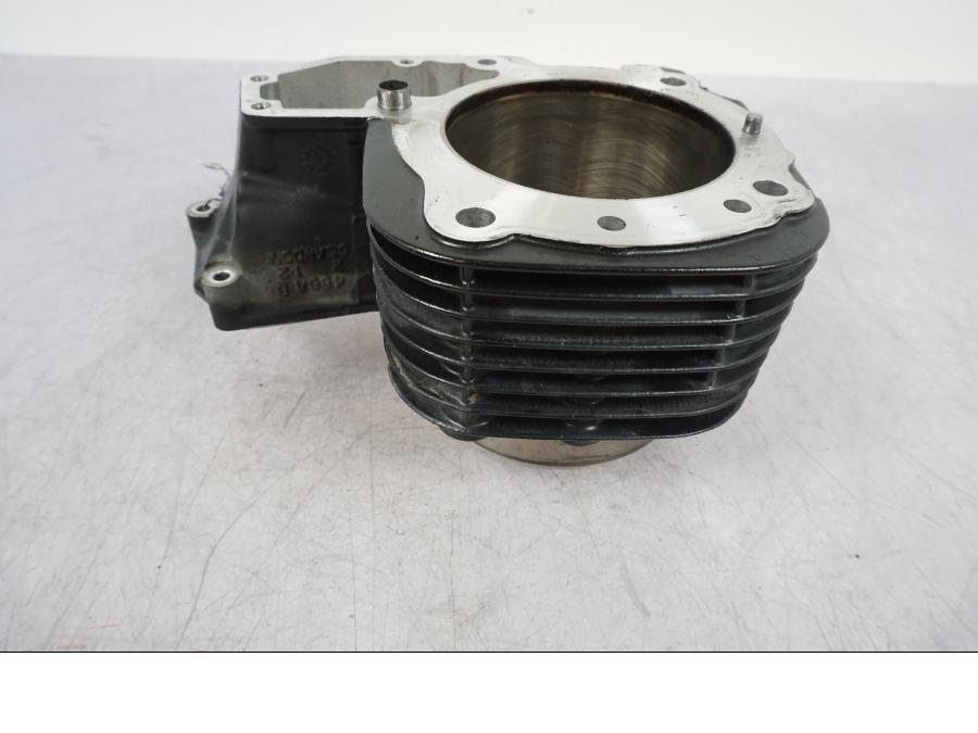 Höger sida på Cylinder från en BMW R 1200 GS -2010 motorcykel.