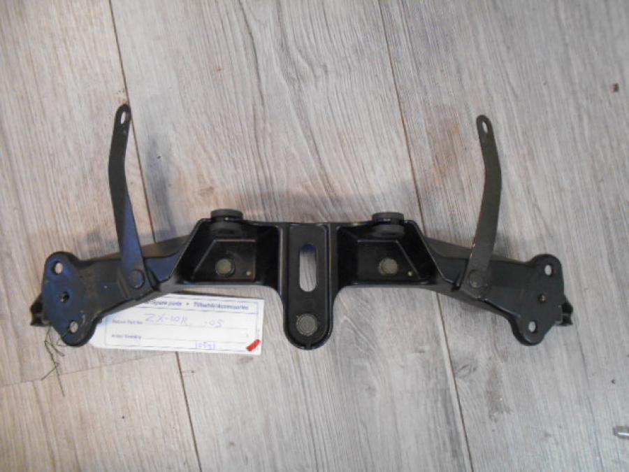 Höger sida på Toppkåpstag från en Kawasaki ZX-10R -2005 motorcykel.