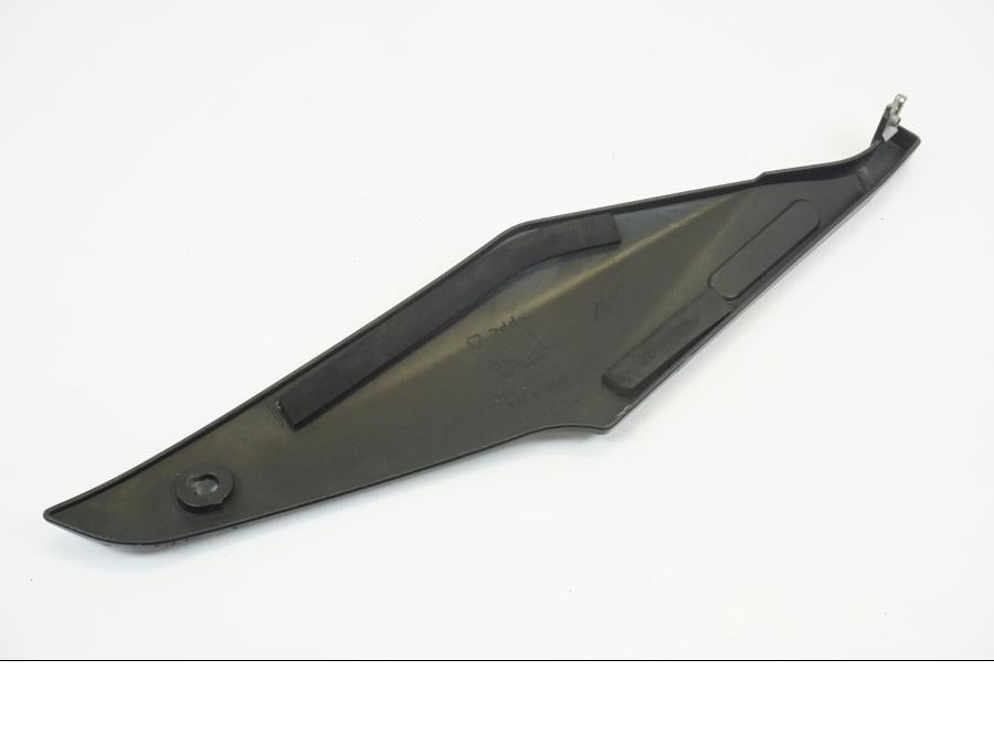 Höger sida på Bensintankskåpa från en Aprilia RSV 1000 R Tuono -2006 motorcykel.