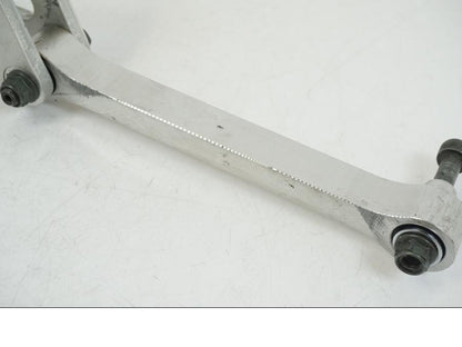 Snett uppifrån på Stötdämparlänkage från en Yamaha YZF 1000 R1 -2006 motorcykel.