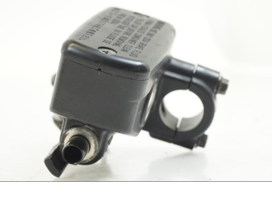 Snett uppifrån på Bromshuvudcylinder från en Honda ST 1300 -2002 motorcykel.