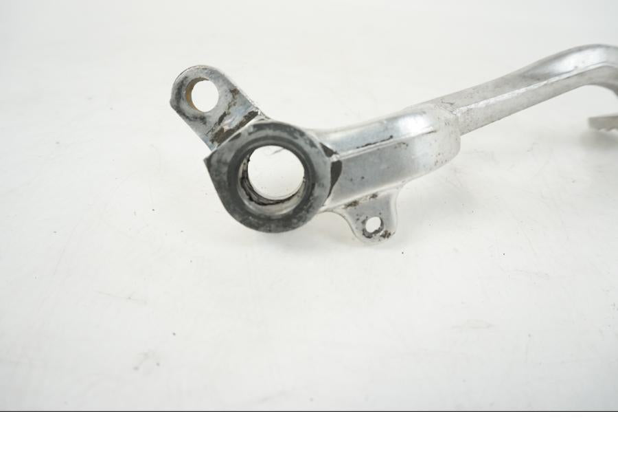 Snett uppifrån på Bromspedal från en Kawasaki ZZR 1100 -1994 motorcykel.