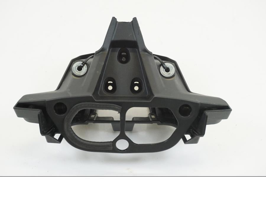 Snett uppifrån på Toppkåpsinsida från en Yamaha MT-10 -2018 motorcykel.