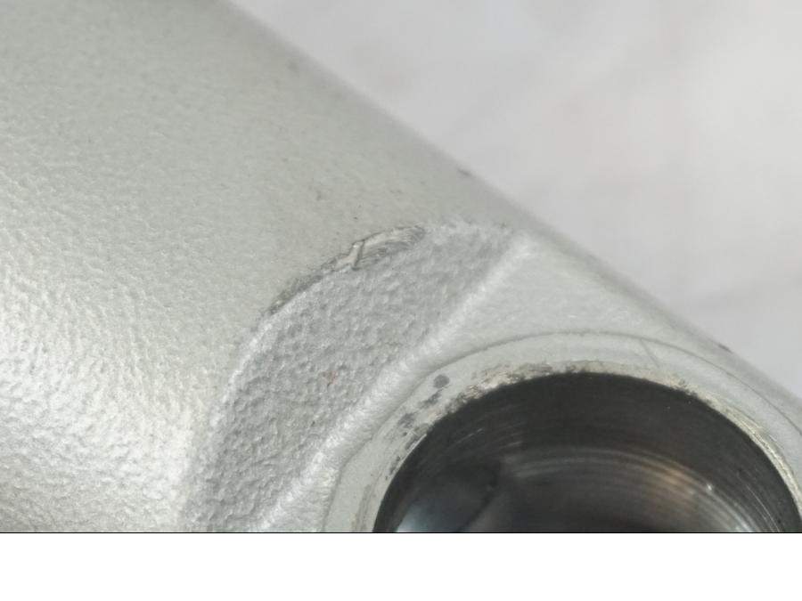 Baksidan på Gaffelben från en BMW R 1200 R -2007 motorcykel.